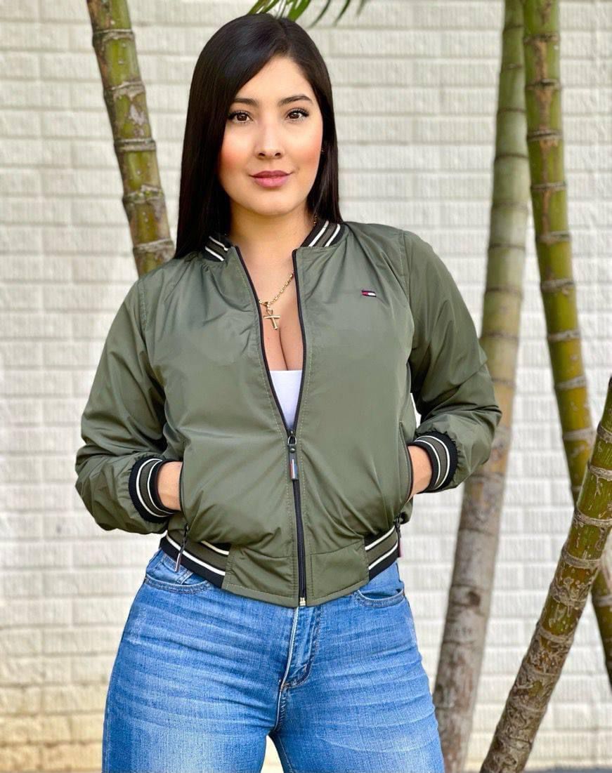 🧥 Chaqueta Tomy Piloto Deportiva para Mujer – ¡Combina Estilo, Abrigo y Actitud!