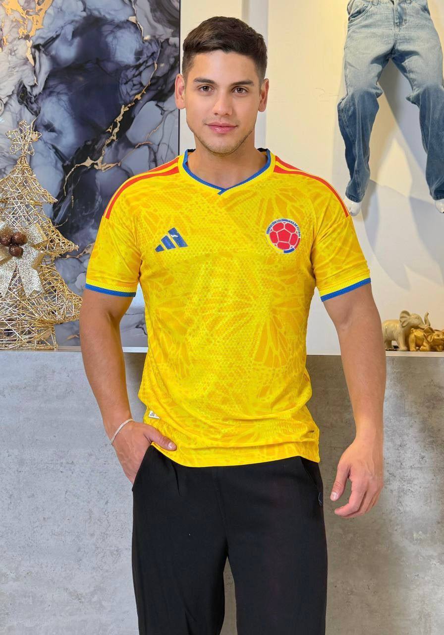 Camiseta Colombia Bordada Caja™ 🇨🇴 | Edición Fans Copa 2026