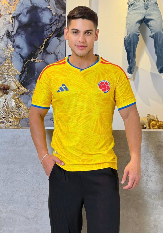 Camiseta Colombia Bordada Caja™ 🇨🇴 | Edición Fans Copa 2026